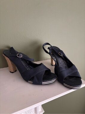 8 1/2 - Mudd brand Women’s Navy Slingback Peep-Toe Heels